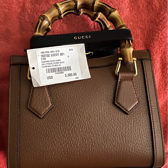 GUCCI DIANA SMALL SHOULDER BAG - Picture 2 of 5